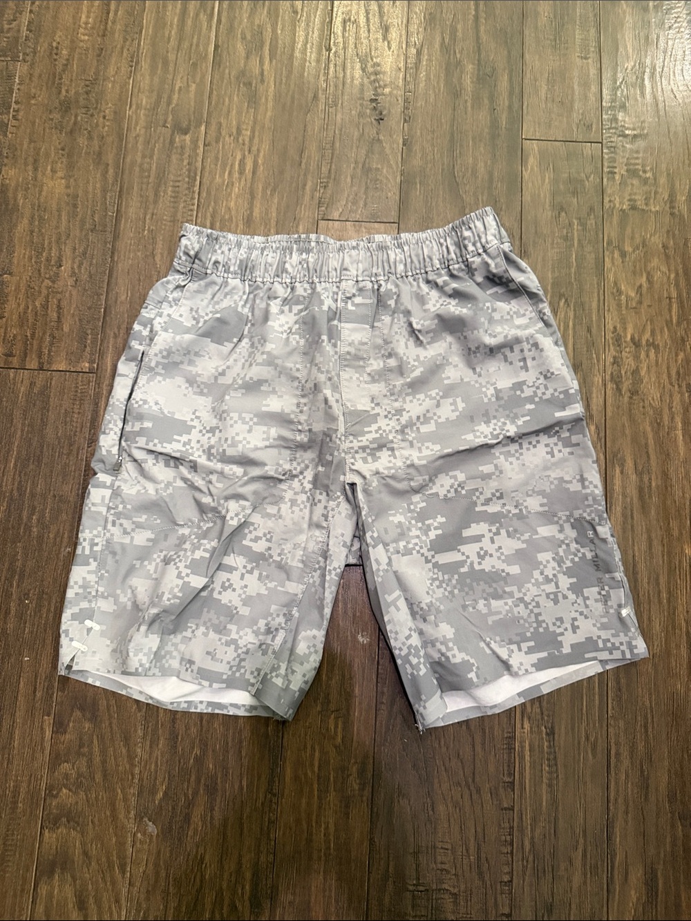Peter Millar Men's Grey Digital Camo Athletic Shorts size small